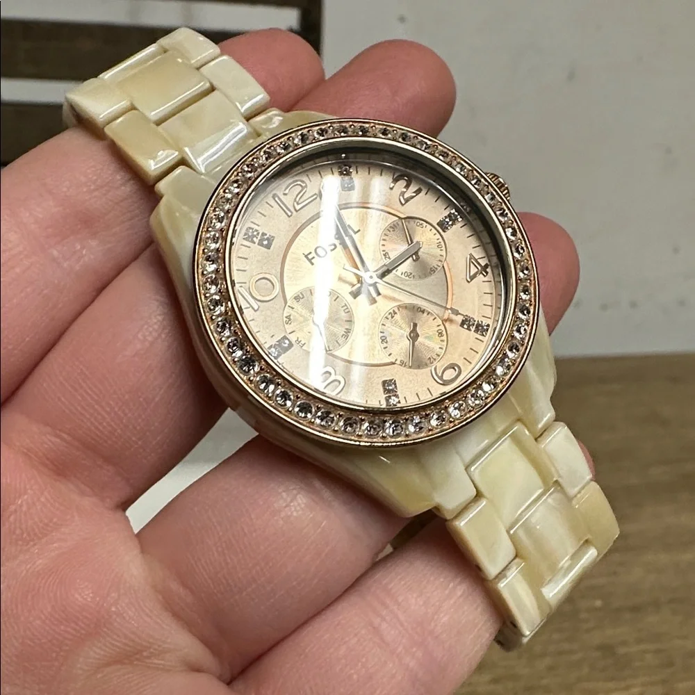 *Brand new battery* Fossil great shape Riley multi function crystallized watch - Picture 5 of 8